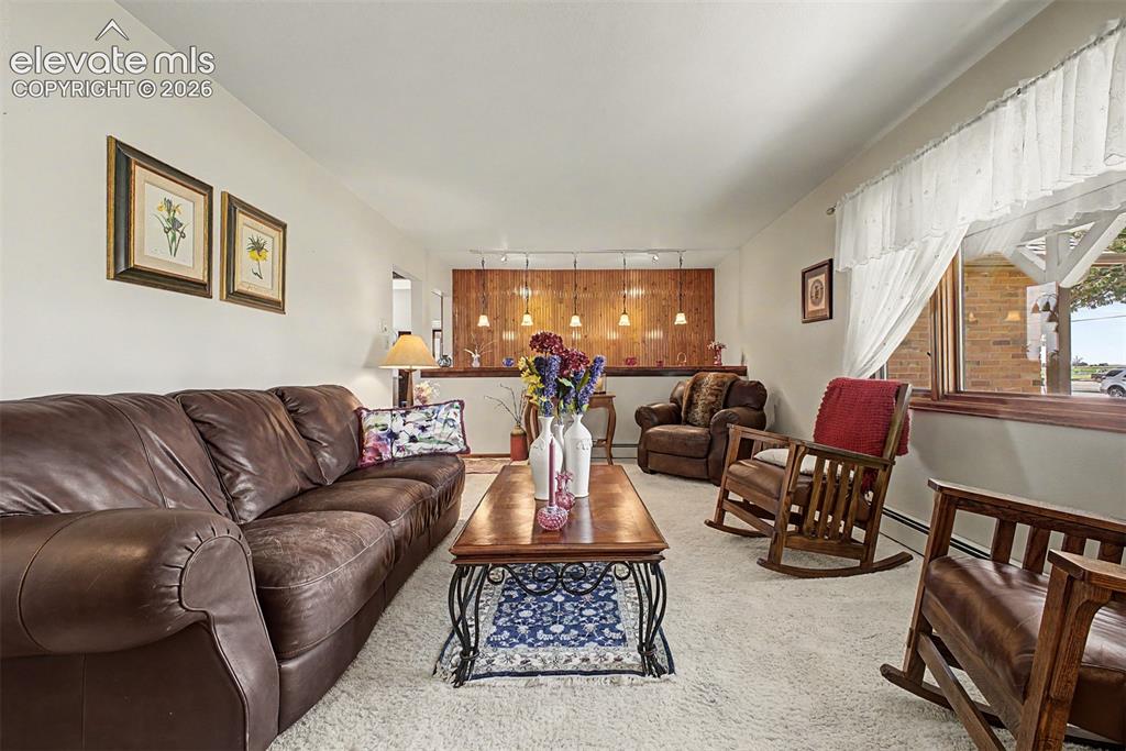 Image 8 of 50: Living Room