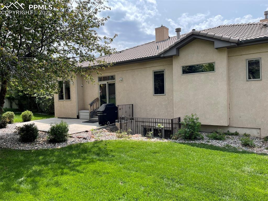 Image 24 of 39: Back of Structure