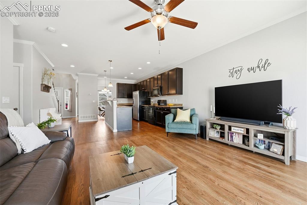 Image 18 of 50: Living Room