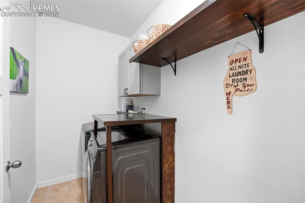 Image 21 of 50: Laundry