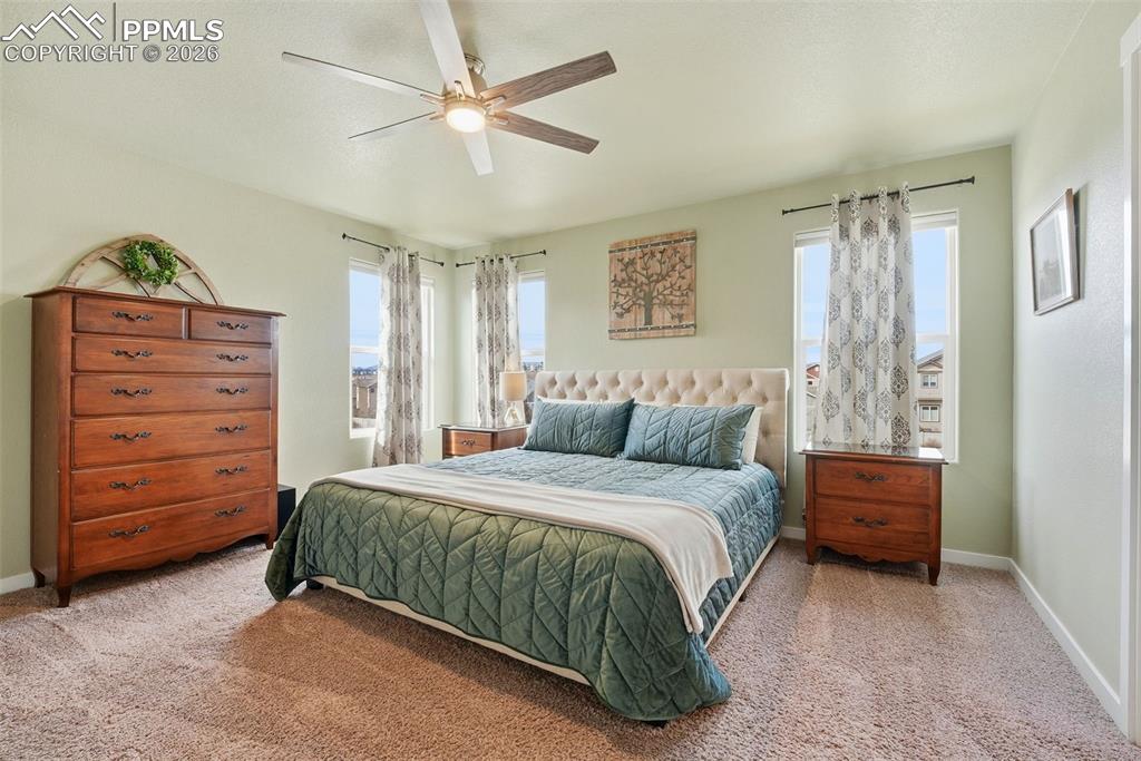 Image 22 of 50: Bedroom