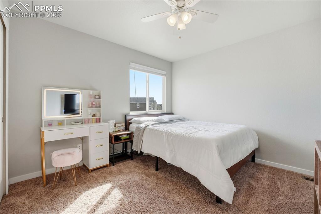 Image 29 of 50: Bedroom