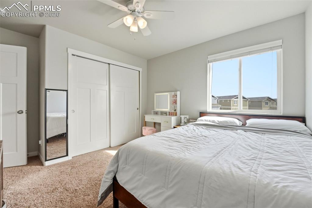 Image 30 of 50: Bedroom