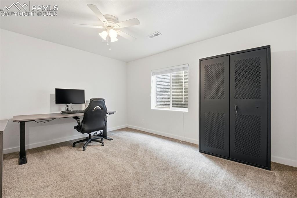 Image 31 of 50: Office