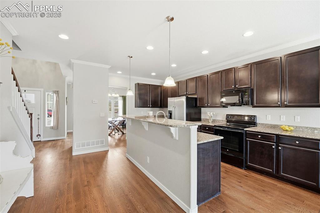 Image 9 of 50: Kitchen