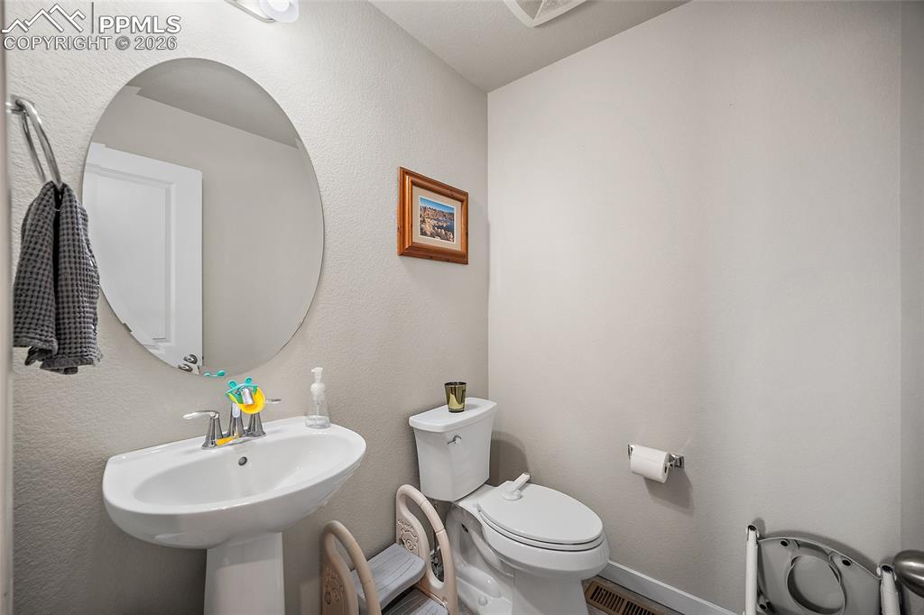 Image 12 of 34: Bathroom