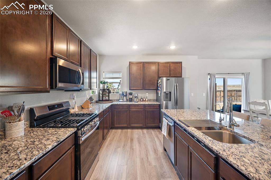 Image 14 of 34: Kitchen