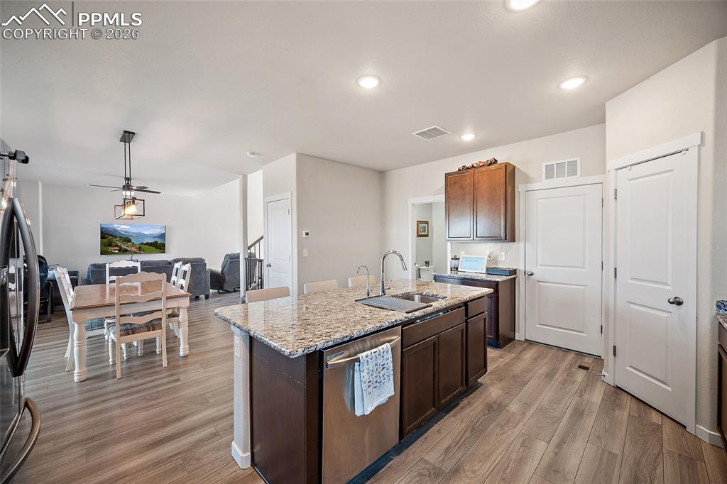 Image 15 of 34: Kitchen