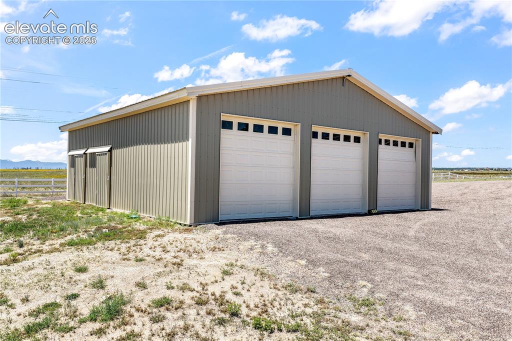Image 43 of 50: 6 Car Garage tandem/ Workshop/Barn