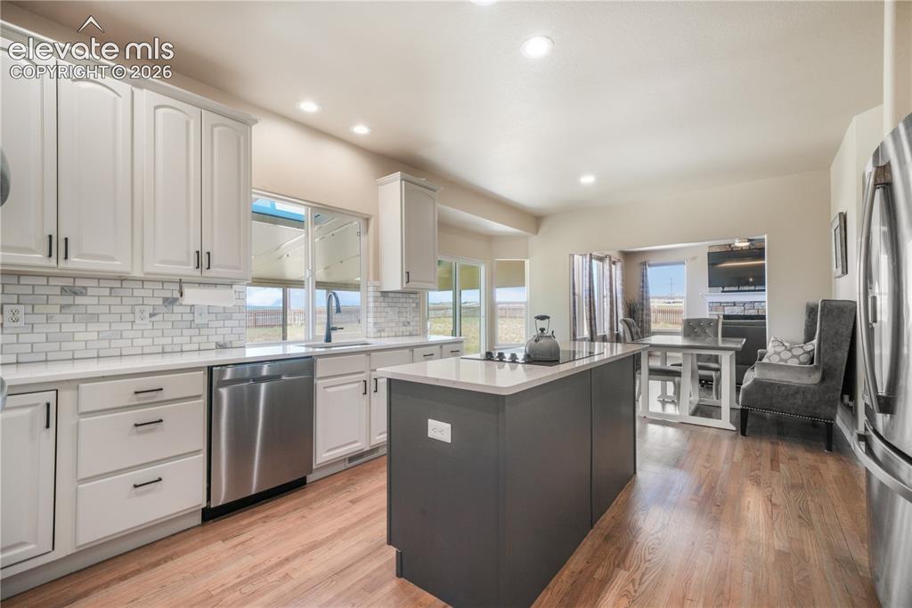 Image 8 of 50: Quartz Countertops and Stainless Steel Appliances