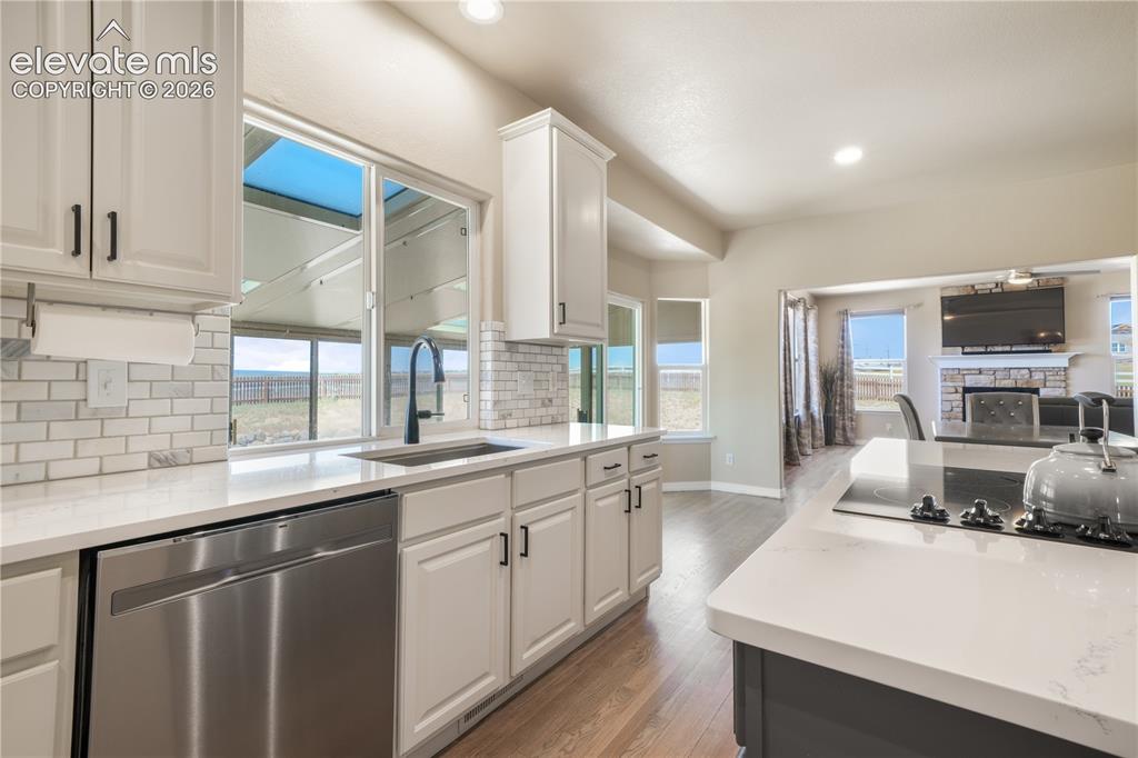 Image 9 of 50: Large Kitchen Island