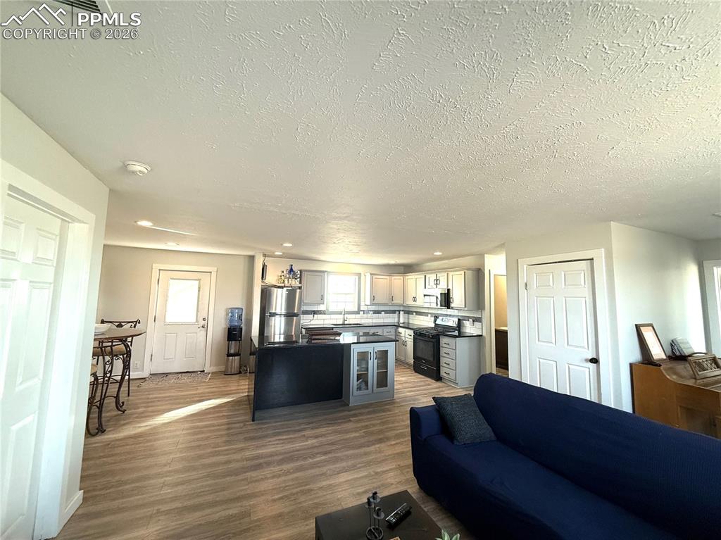 Image 15 of 40: Living Room