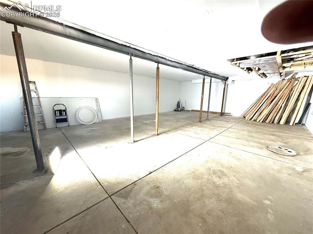 Image 19 of 40: Patio