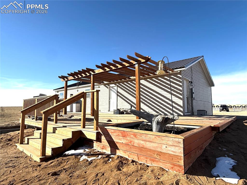 Image 21 of 40: Deck