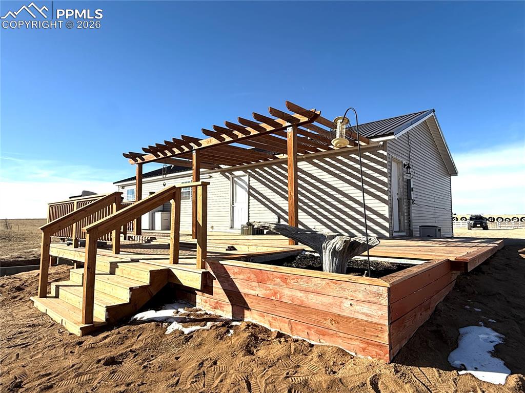 Image 22 of 40: Deck