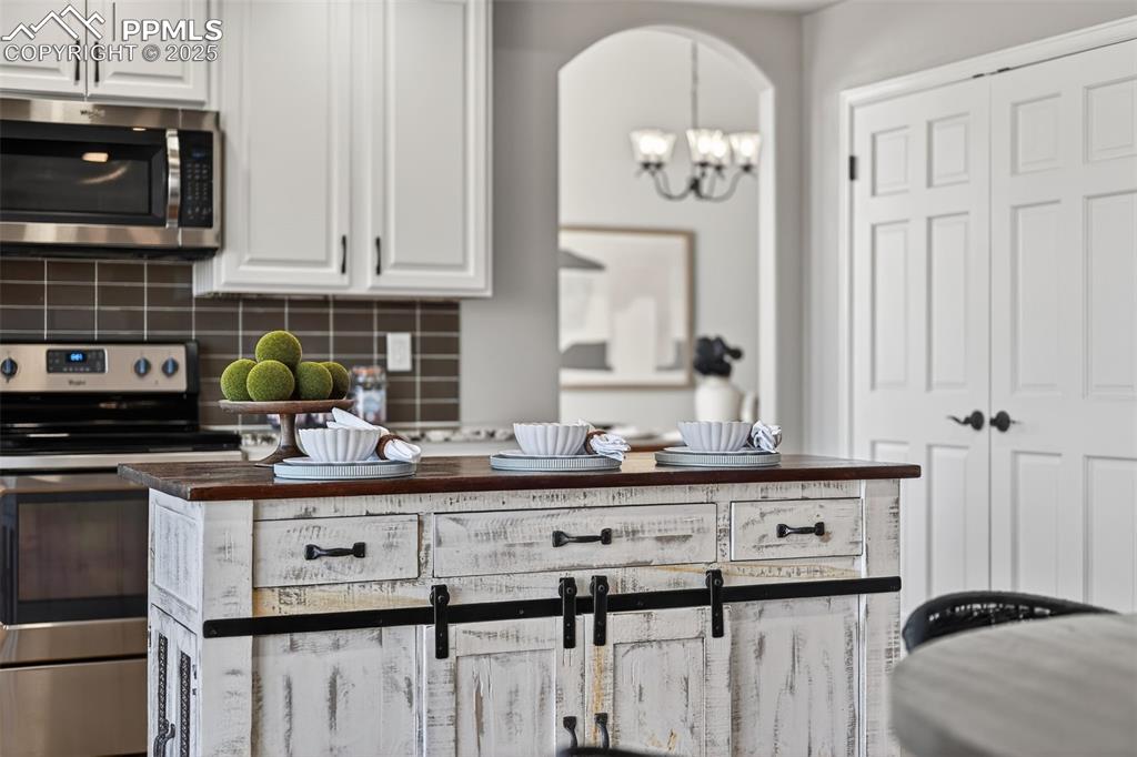 Image 20 of 46: Kitchen