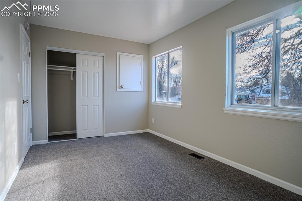 Image 13 of 17: Bedroom