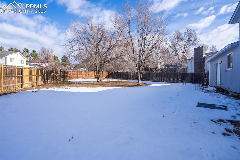 Image 17 of 17: Yard