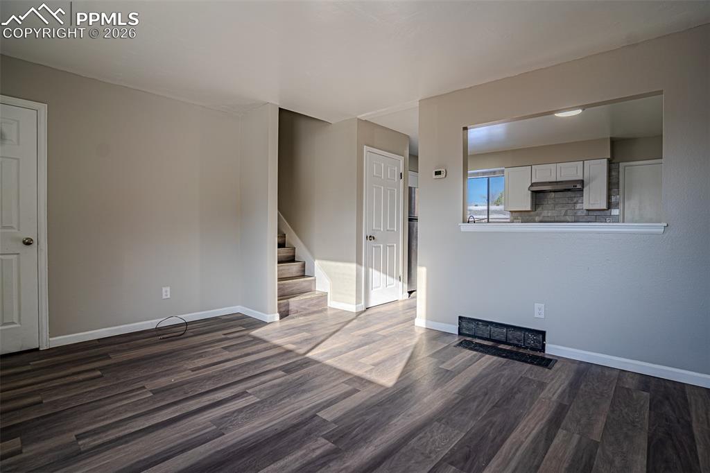 Image 6 of 17: Living Room