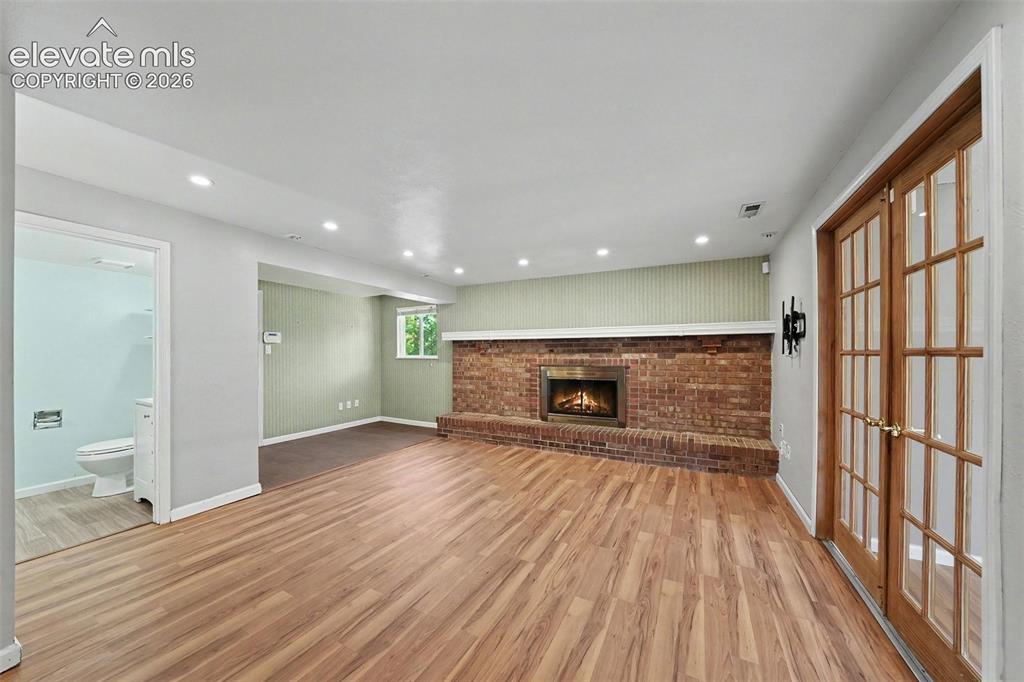 Image 11 of 30: Family Room
