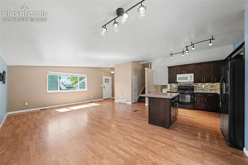 Image 5 of 30: Living Room