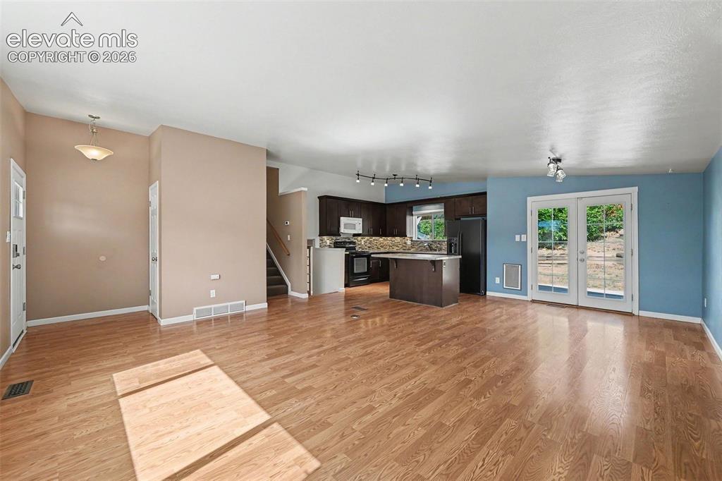Image 6 of 30: Dining Room