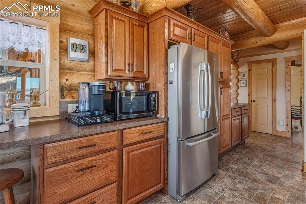 Image 13 of 49: Kitchen