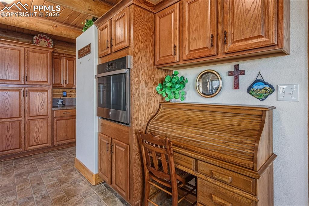 Image 14 of 49: Kitchen