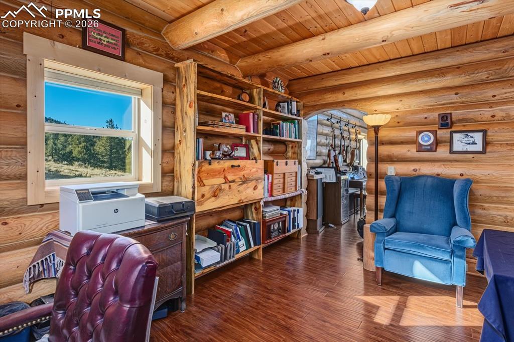 Image 20 of 49: Sitting Room