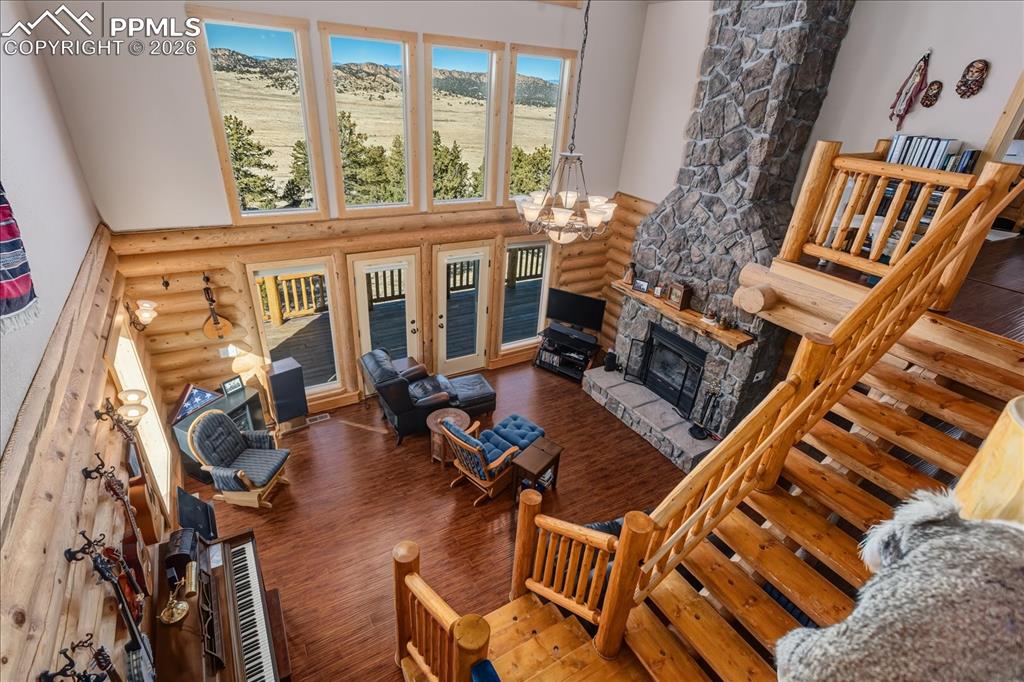 Image 22 of 49: Living Room