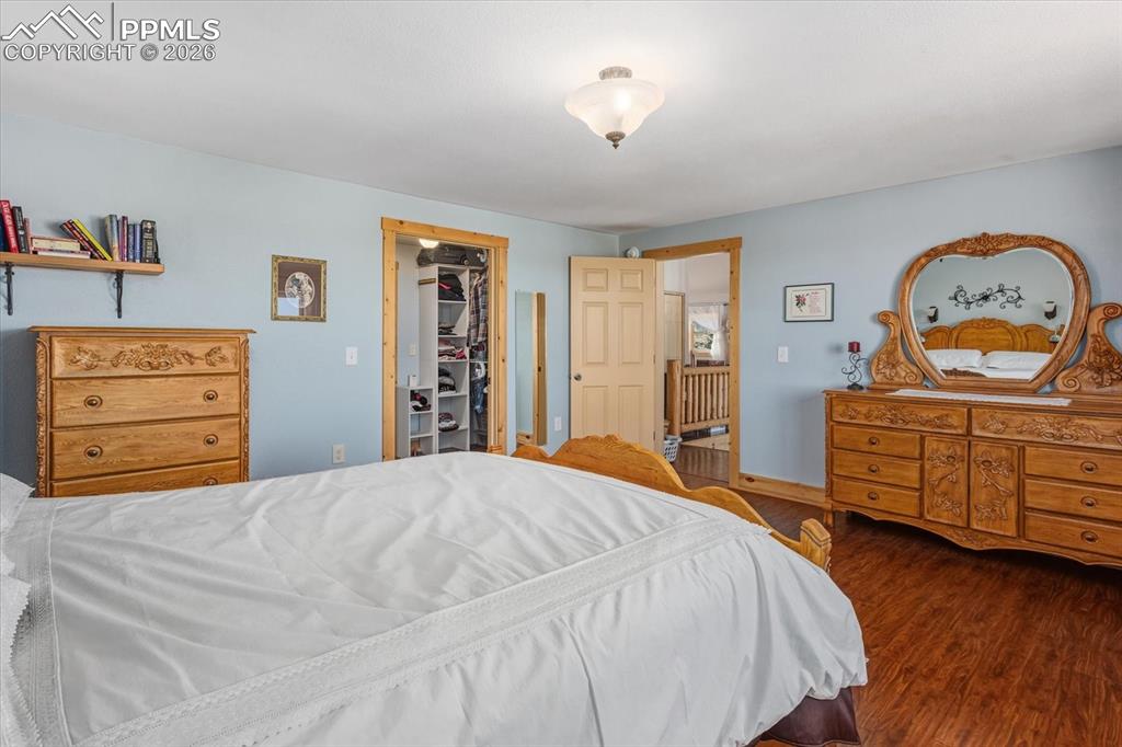 Image 26 of 49: Bedroom