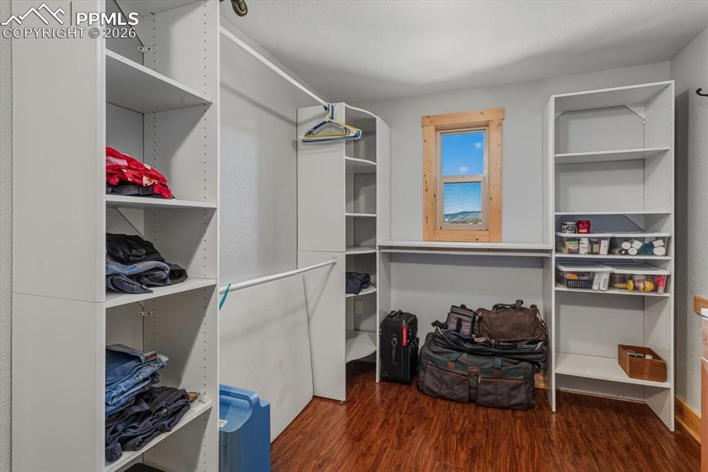 Image 31 of 49: Closet