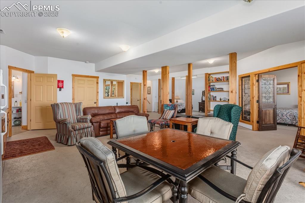 Image 33 of 49: Dining Area