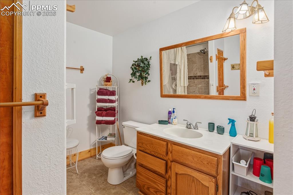 Image 39 of 49: Bathroom