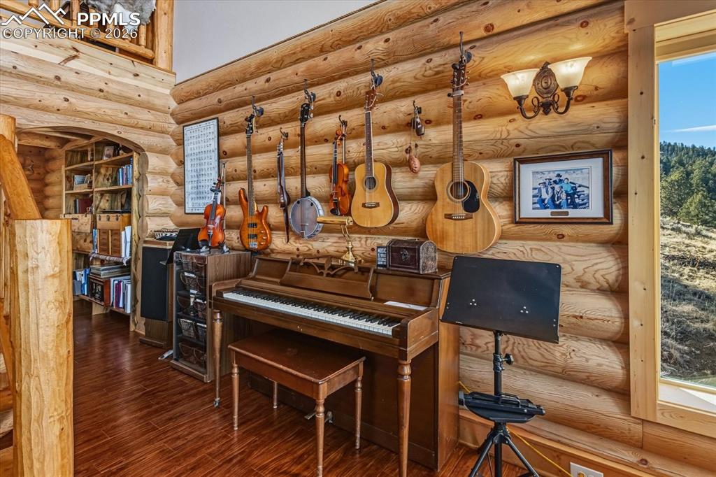 Image 8 of 49: Sitting Room