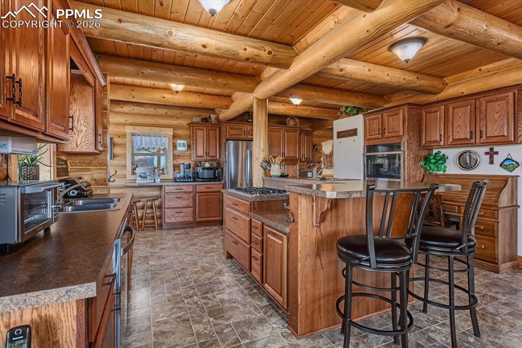 Image 9 of 49: Kitchen