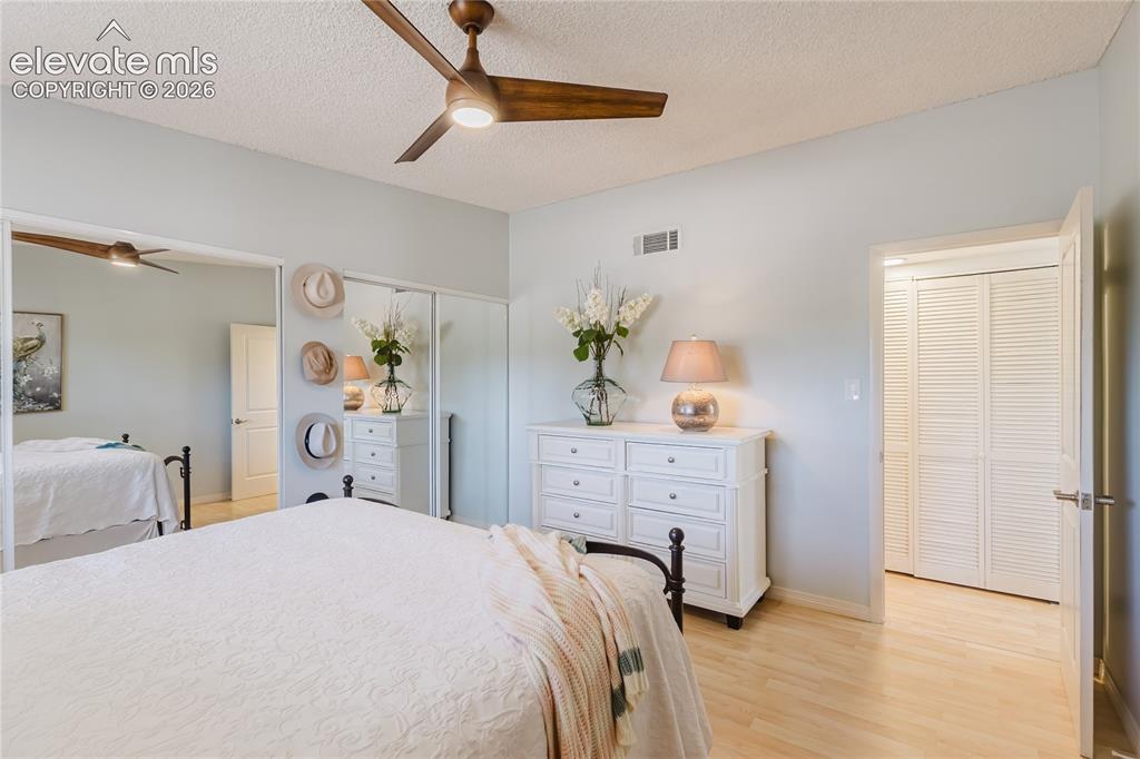 Image 6 of 41: Bedroom