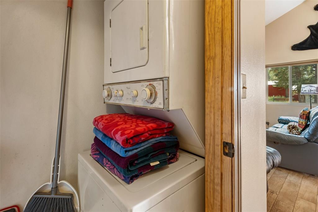 Image 26 of 36: Stackable washer and dryer unit