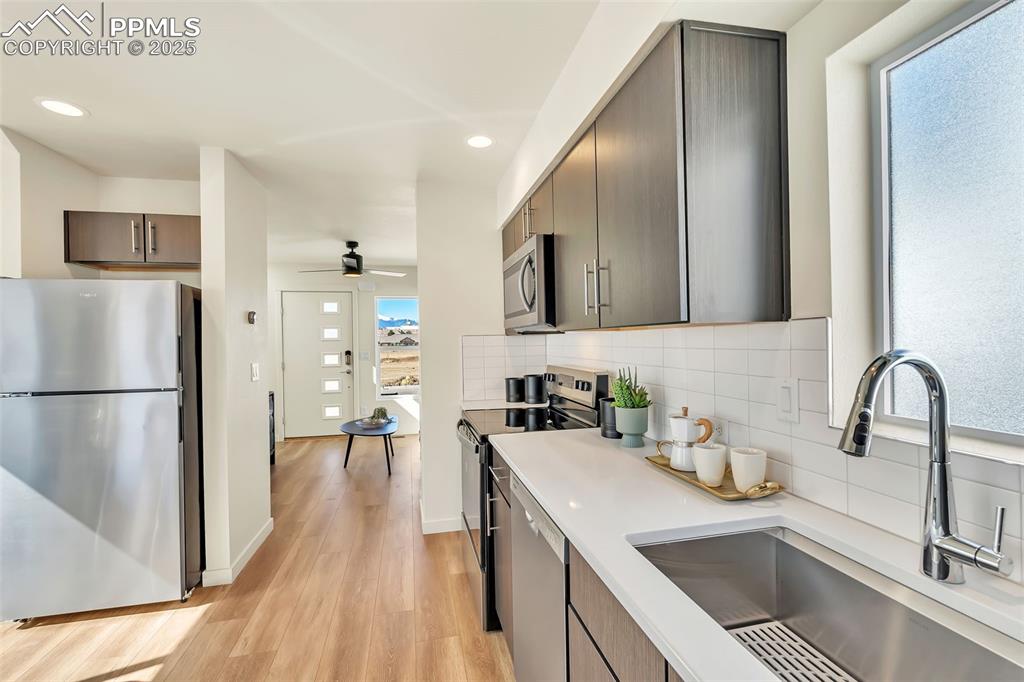 Image 16 of 29: Kitchen