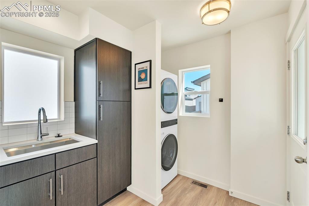 Image 17 of 29: Kitchen