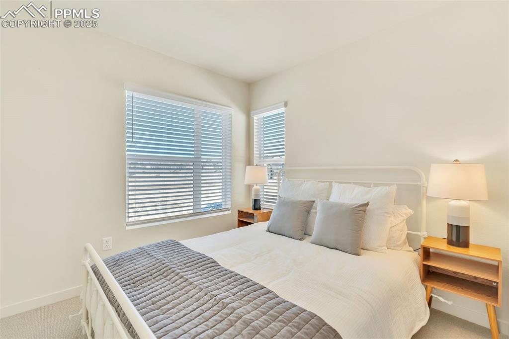 Image 24 of 29: Bedroom