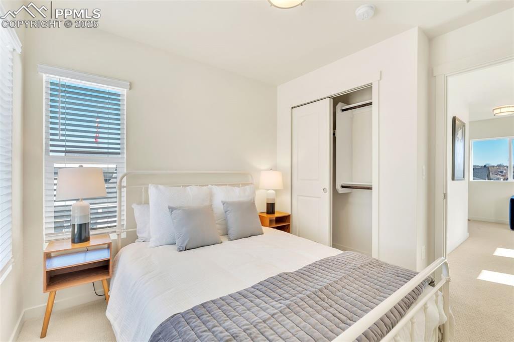 Image 25 of 29: Bedroom