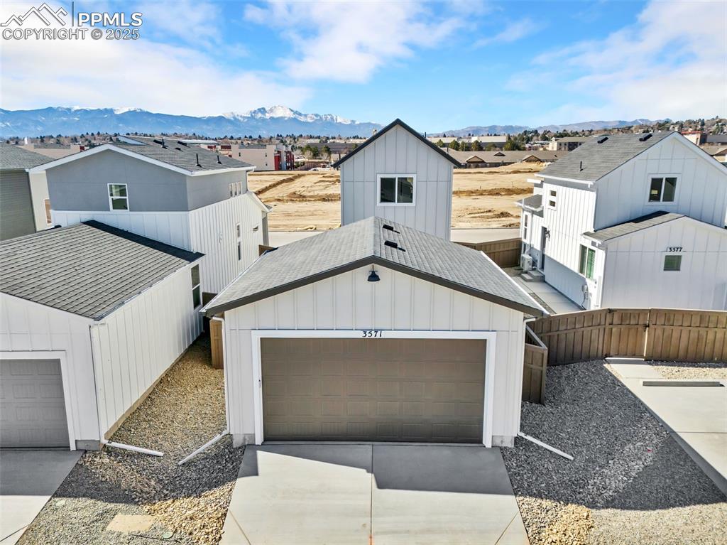 Image 28 of 29: Garage