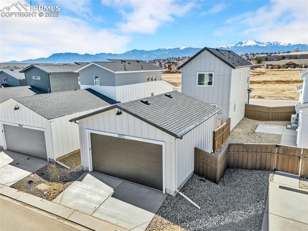 Image 29 of 29: Garage