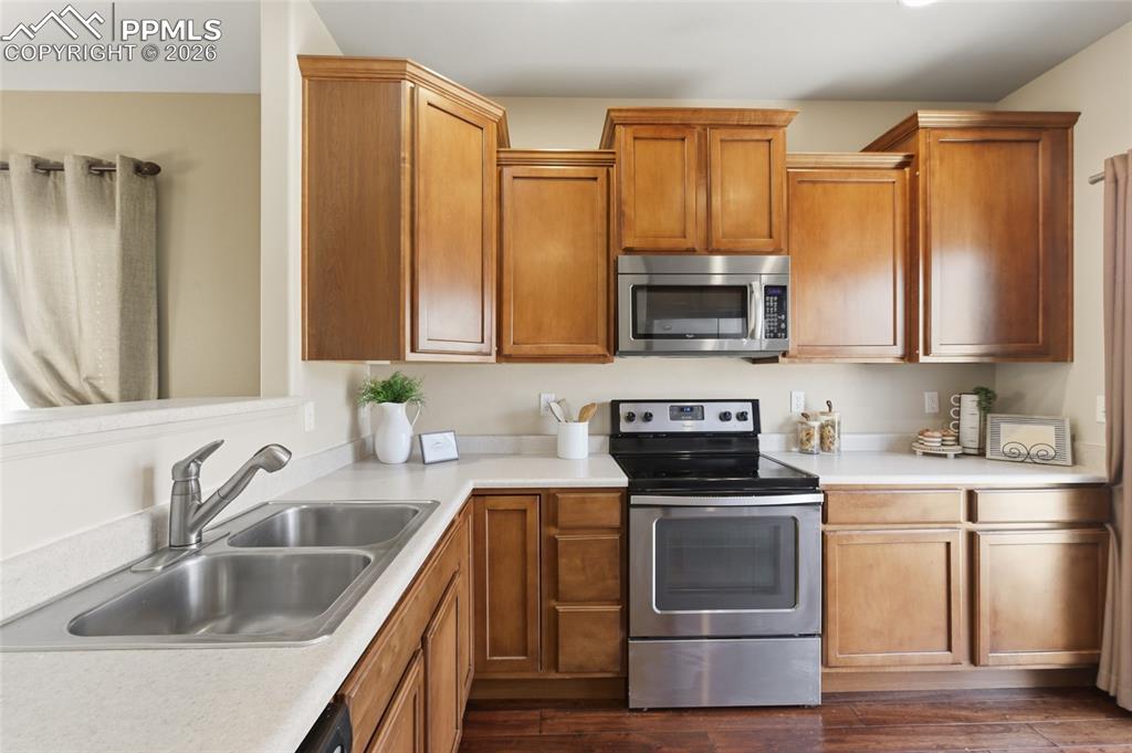 Image 10 of 27: Living Room