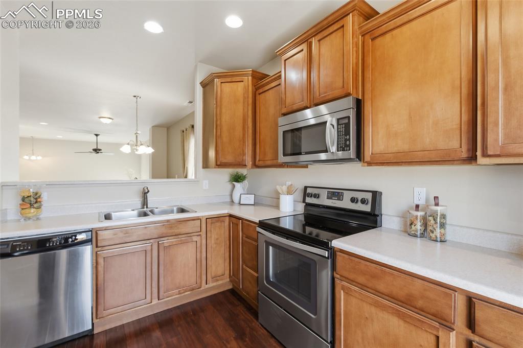 Image 11 of 27: Dining Area