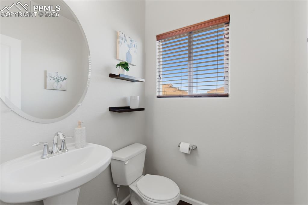 Image 13 of 27: Kitchen