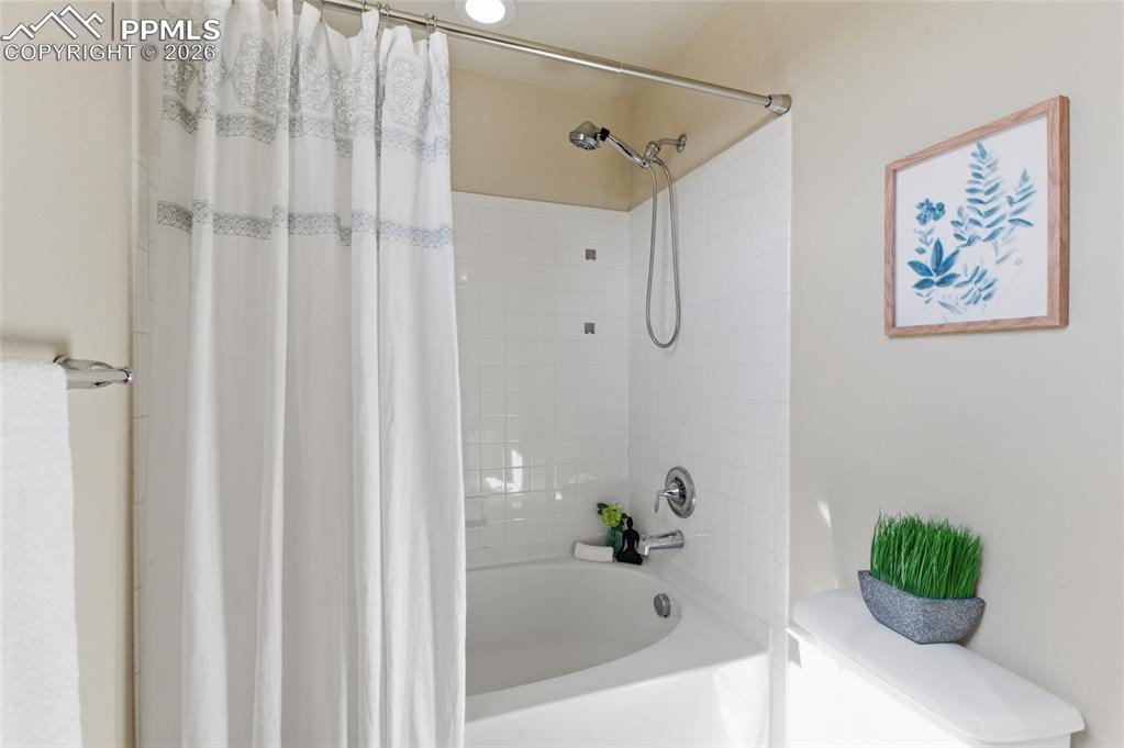 Image 19 of 27: Master Bedroom