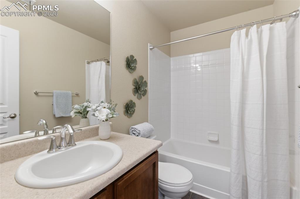 Image 23 of 27: Laundry