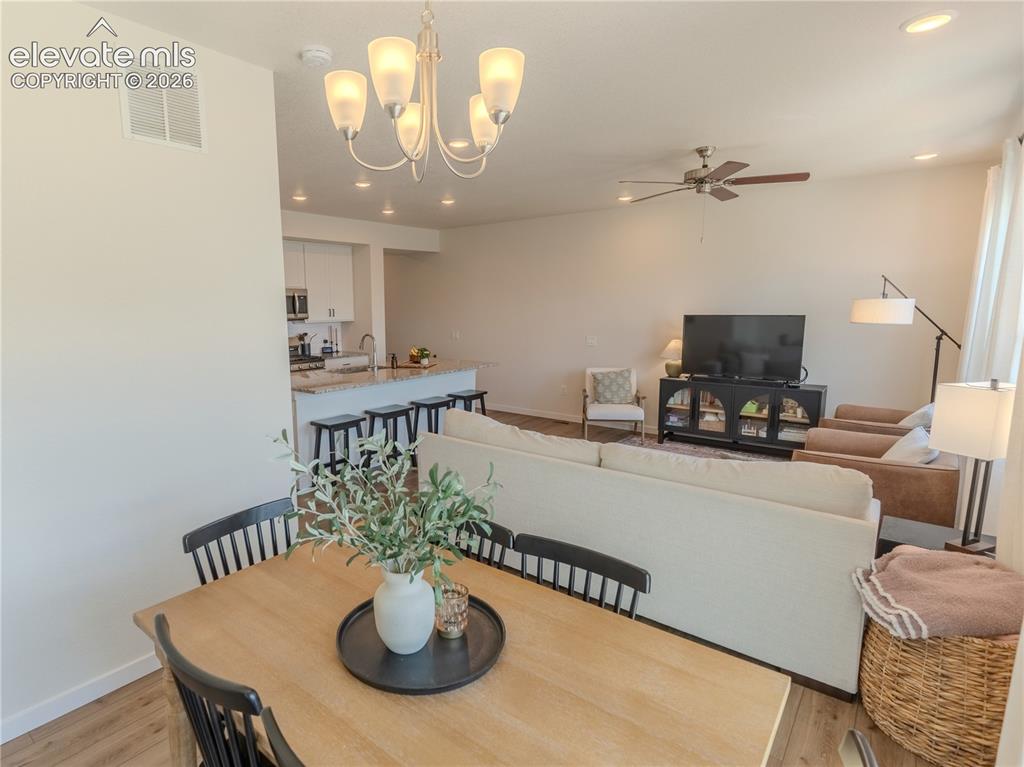 Image 11 of 46: Dining Area
